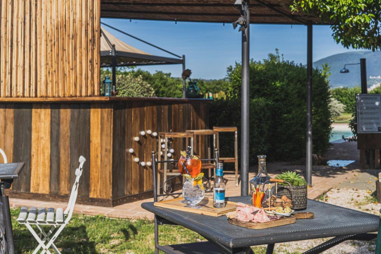 Favorita Food&Wine Resort Бастия Умбра Екстериор снимка